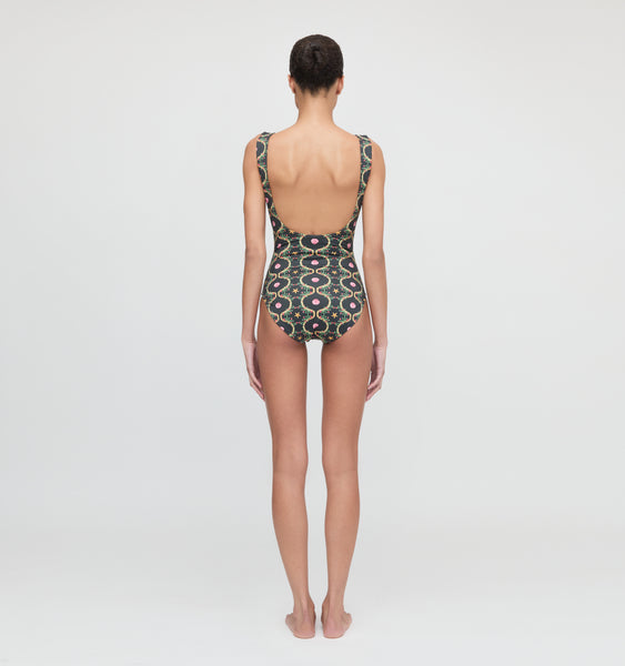 house on the hill ワンピース TheTessaOnePiece_CiscoTrellis_