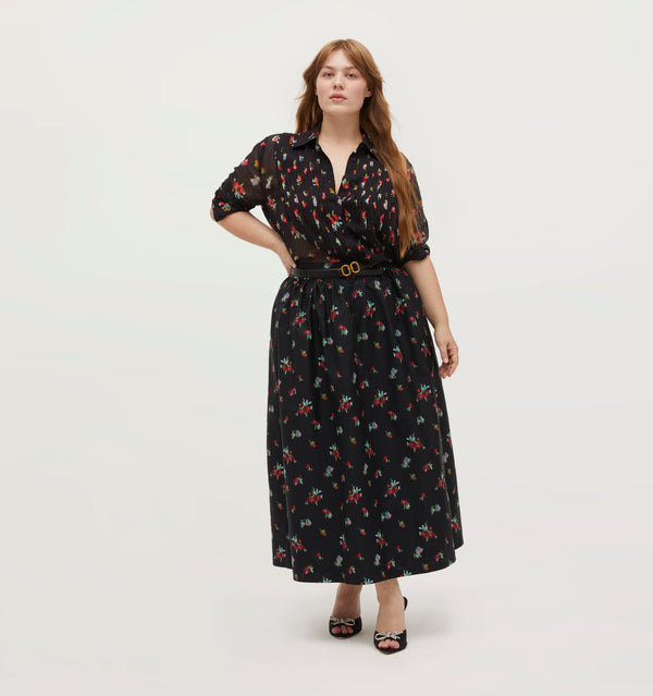 Lulu wears a size XL in Black Ikat Georgette color: Black Ikat Georgette