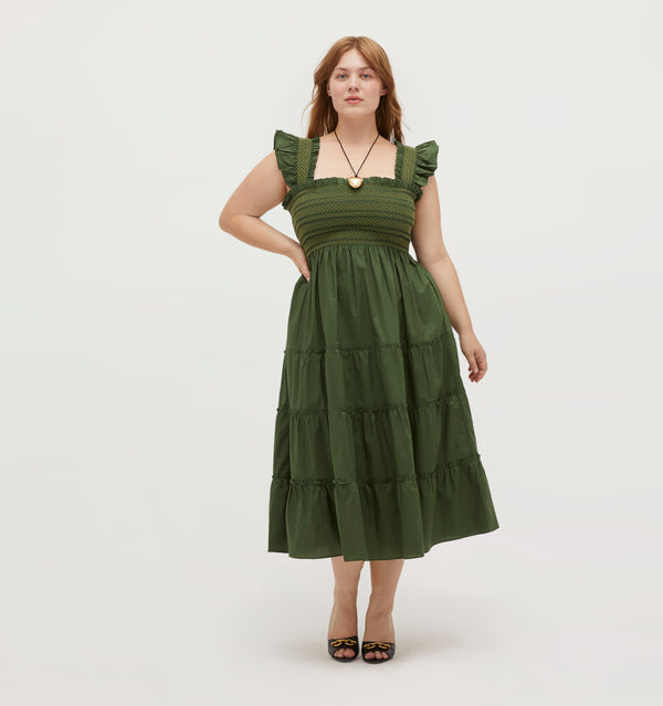Lulu wears a size L in the Leaf Green color: Leaf Green Cotton