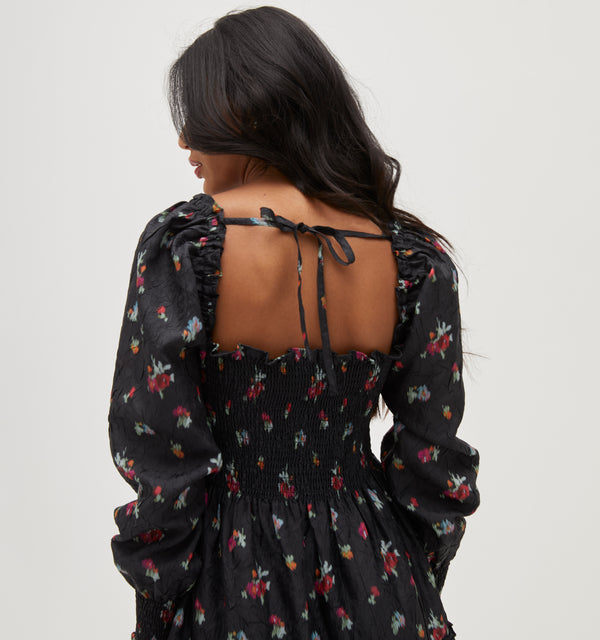 Palak is 5' 9.5" and wears a size XS in the Black Ikat Floral color: Black Ikat Floral