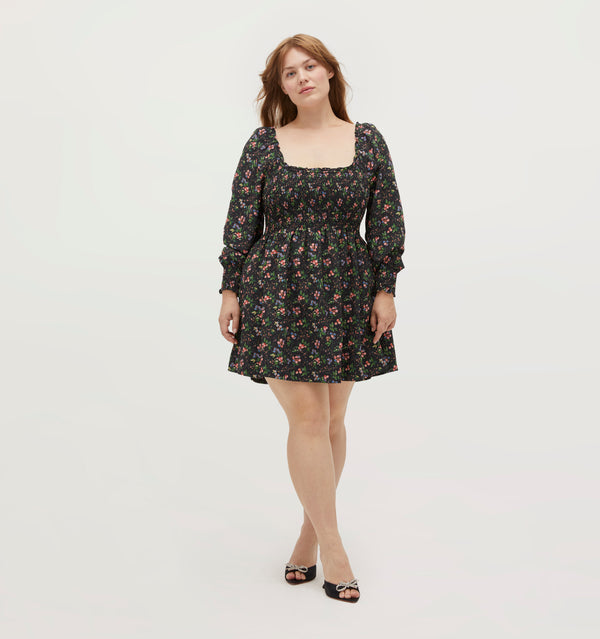 Lulu wears a size XL in the Multi Berry Crepe color: Multi Berry Crepe
