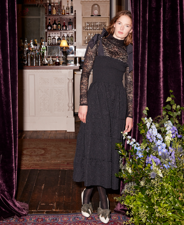 color: Black Puffy Jacquard