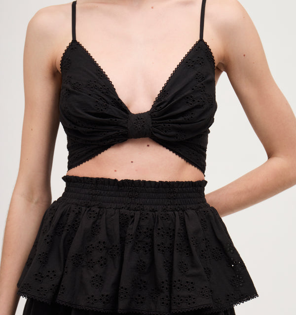 Lillian wears a size XS in the Black color: Black