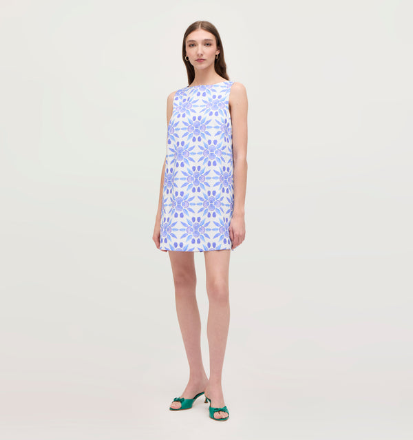 Lillian wears a size XS in the Blue Shell Mosaic Cotton color: Blue Shell Mosaic Cotton