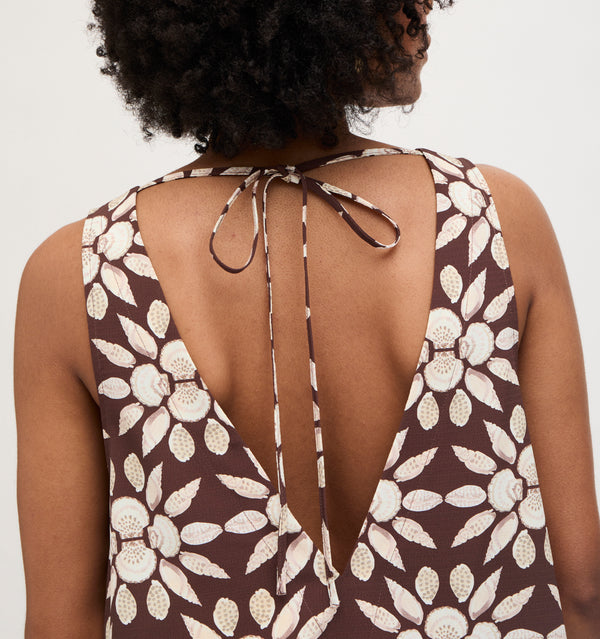 Na’Jeen wears a size S in the Chocolate Shell Mosaic Crepe color:Chocolate Shell Mosaic Crepe