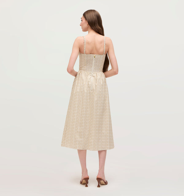 Lillian wears a size XS in the Sand Basketweave Cotton Sateen color: Sand Basketweave Cotton Sateen