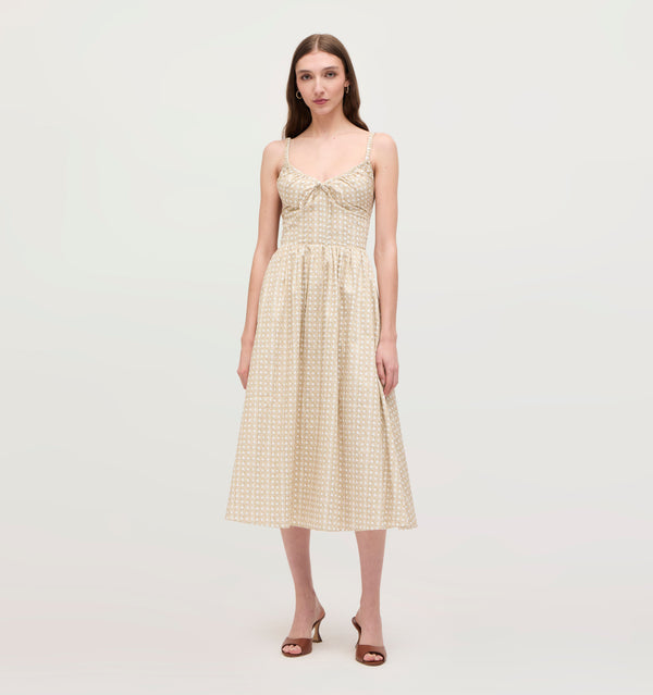 Lillian wears a size XS in the Sand Basketweave Cotton Sateen color: Sand Basketweave Cotton Sateen