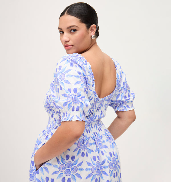 Hayley wears a size XL in the Blue Shell Mosaic Cotton color: Blue Shell Mosaic Cotton