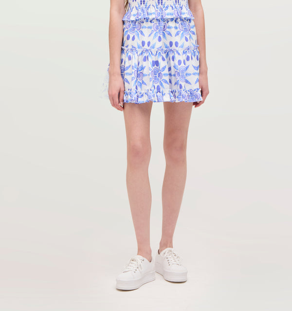 Lillian wears a size XS in the Blue Shell Mosaic Linen color: Blue Shell Mosaic Linen