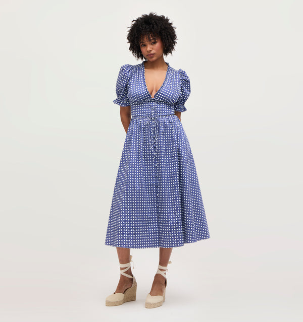 Na’Jeen wears a size S in the Blue Basketweave Cotton Sateen color: Blue Basketweave Cotton Sateen