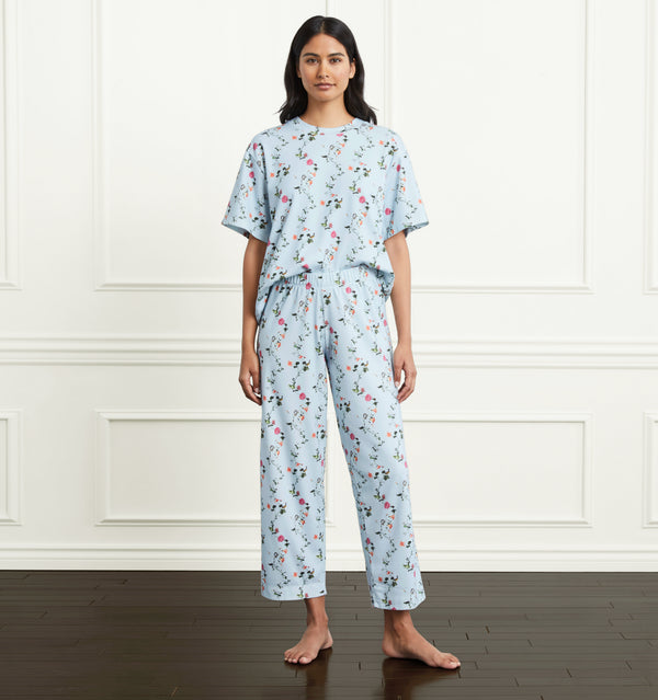  Ashika is 5’9.5” and wears an XS in the Pond Floral color:pond floral