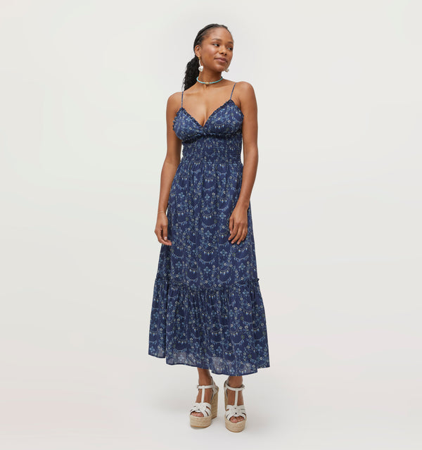 Na’Jeen wears a size S in the Charm Scallop color: Charm Scallop 