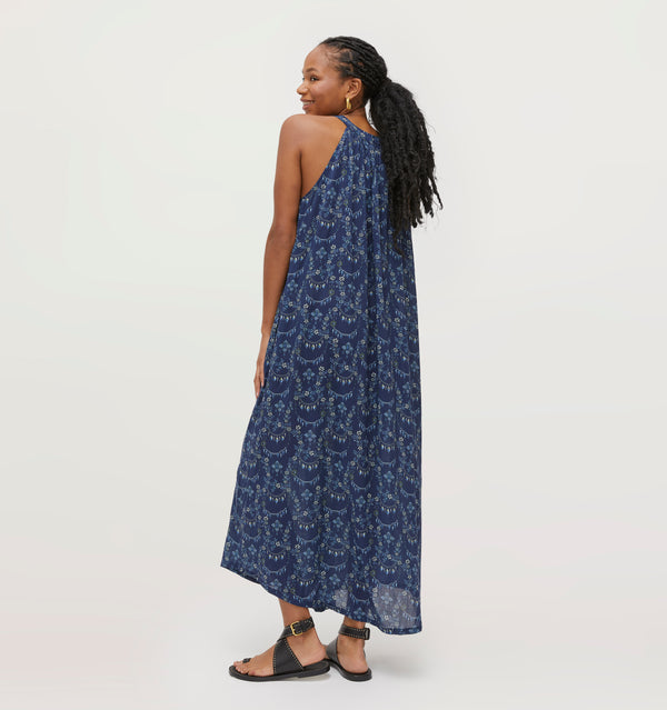 Na’Jeen wears a size S in the Charm Scallop color: Charm Scallop 