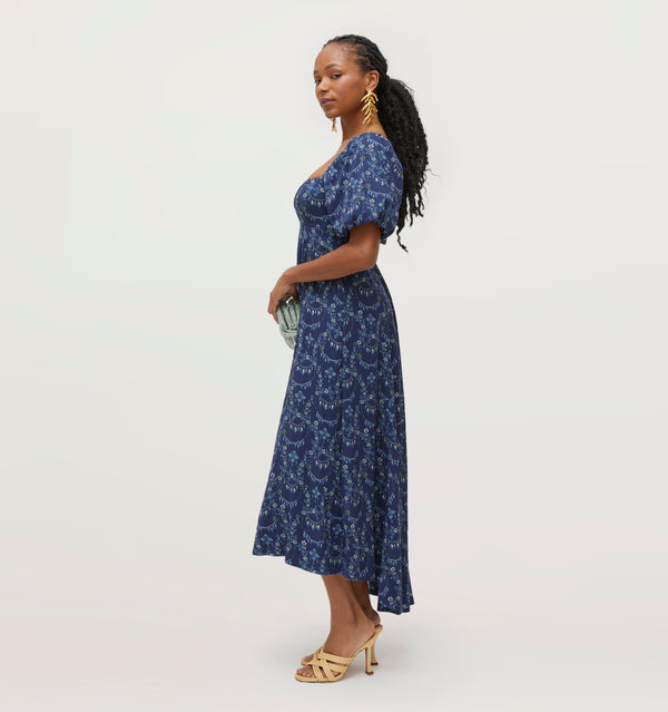 Na’Jeen wears a size S in the Charm Scallop color: Charm Scallop 