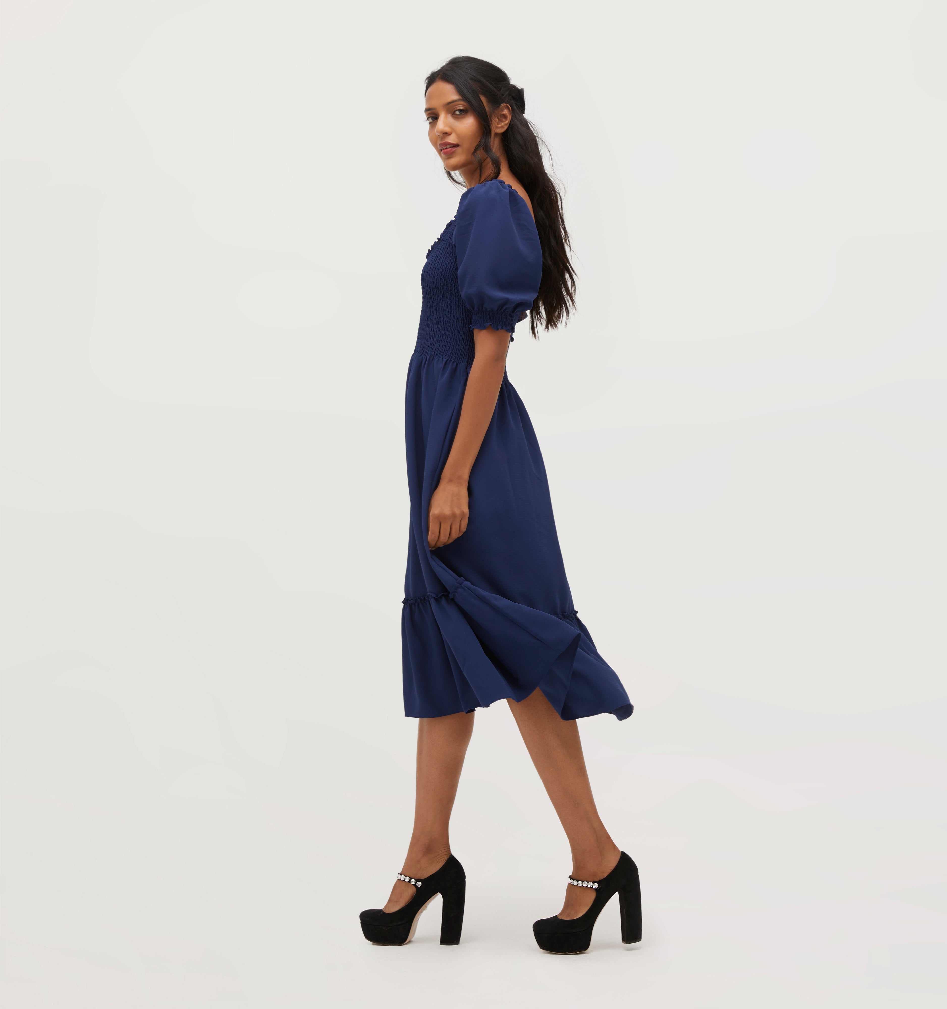 Palak wears a size XS in Navy Crepe color: Wrinkle Resistant Navy Crepe