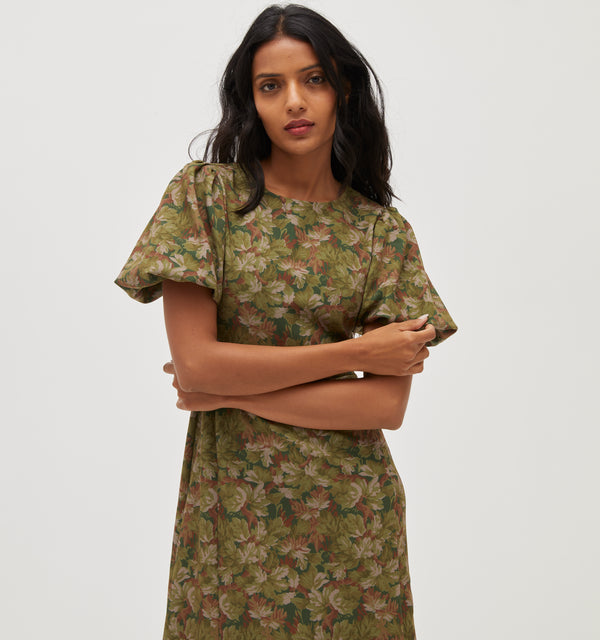 Palak is 5' 9.5" and wears a size XS in the Foliage color: Foliage