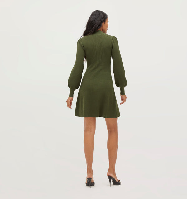 Palak is 5' 9.5" and wears a size XS in the  Leaf Green Rib Knit color:  Leaf Green Rib Knit
