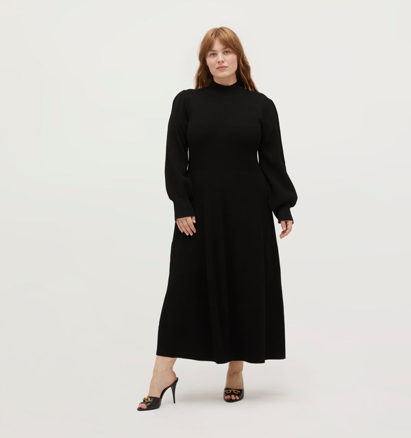 Lulu is 5’ 8” and wears a size XL in the Black Rib Knit color: Black Rib Knit