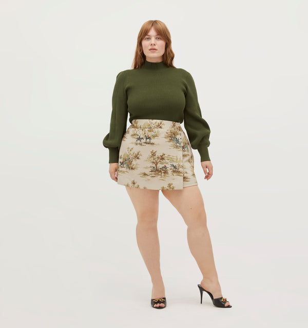 Lulu is 5’ 8” and wears a size XL in the Leaf Green Rib Knit color: Leaf Green Rib Knit
