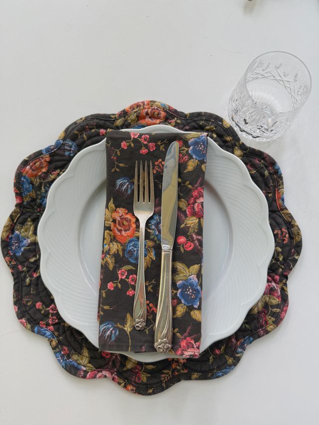 The Scallop Placemat Set (Set of 4) -  Rambling Rose Chocolate