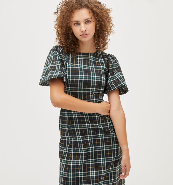 Gabriella is 5' 9.5" and wears a size XS in the Green Wallace Plaid color: Green Wallace Plaid