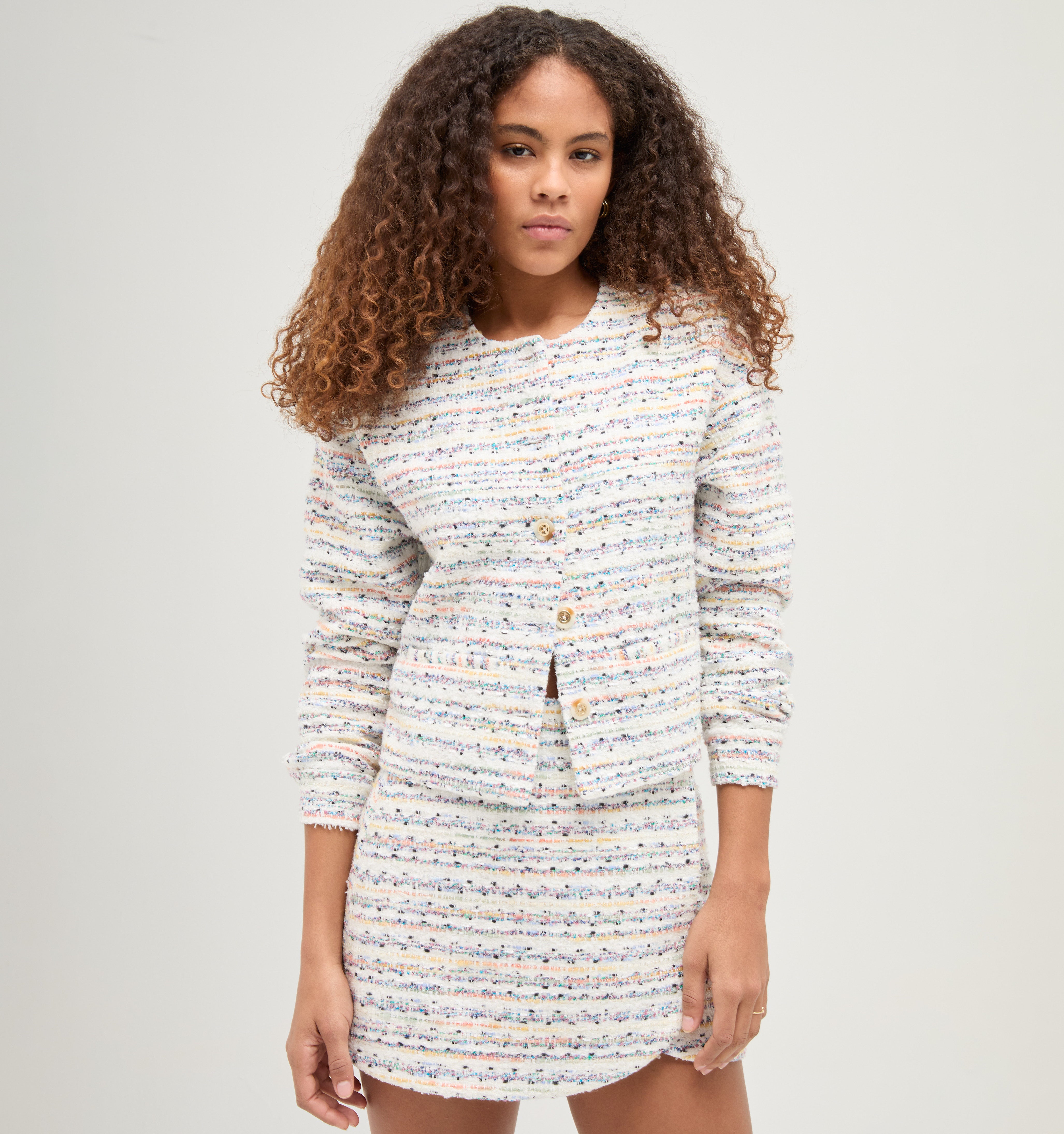 Elah is 5’11” and wears a size XS in the Tonal Multi Tweed color: Tonal Multi Tweed