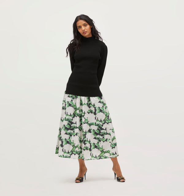 Palak is 5' 9.5" and wears a size XS in the Night Bloom color: Night Bloom