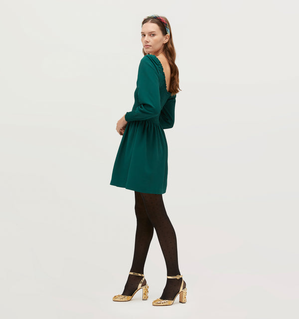 Jasmine is 5' 9" and wears a size XS in the Botanical Garden Crepe color: Botanical Garden Crepe