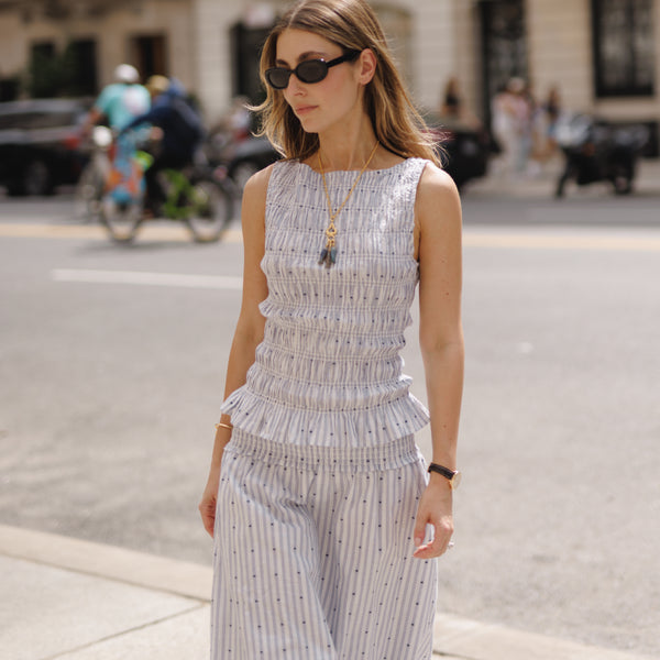 トップス house on the hill 90 juliaberolzheimer wears the Azalea Top and the Delphine Skirt in