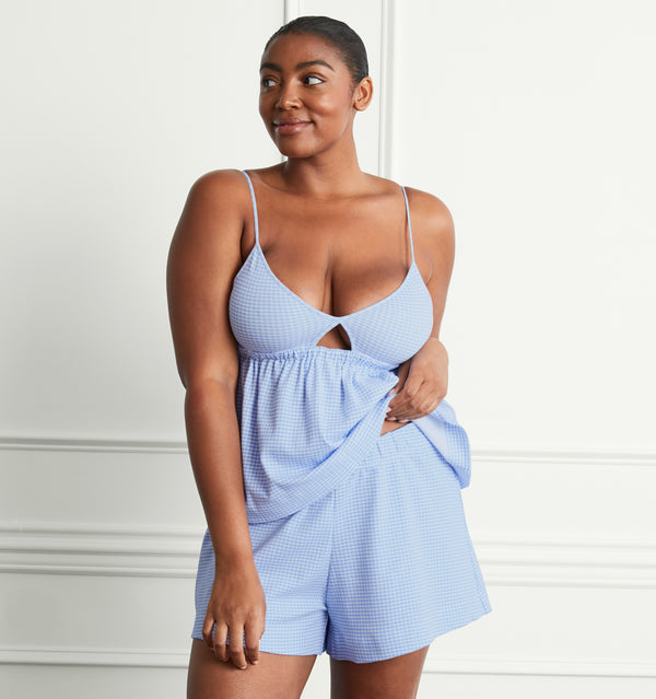 Brianna wears a size L in the Hydrangea Gingham color:hydrangea gingham