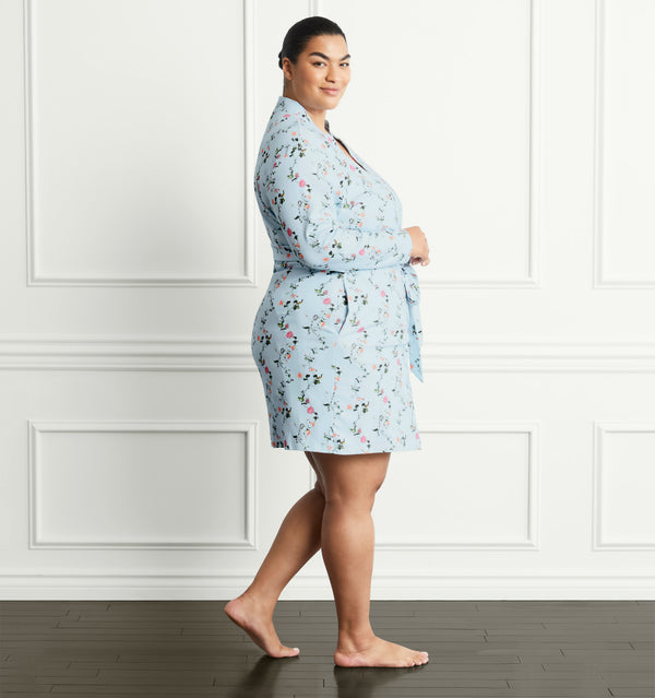 Johanna wears a size 2XL in the Pond Floral color:pond floral