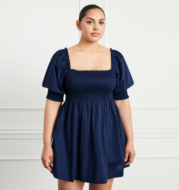 Stephanie wears a size XL in the Navy Cotton color:Classic Navy Cotton