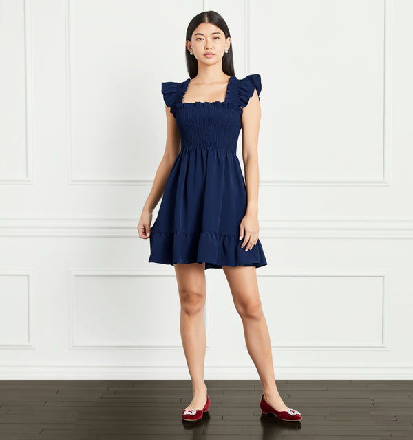 Sophia wears a size XS in the Navy Crepe color:navy crepe