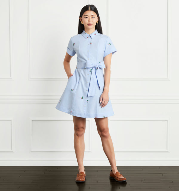 Sophia wears a size XS in the Oxford Blue color:oxford blue
