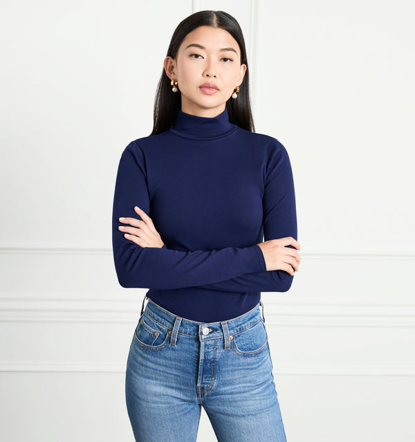 Sophia wears a size XS in the Navy Cotton Jersey color:navy cotton jersey