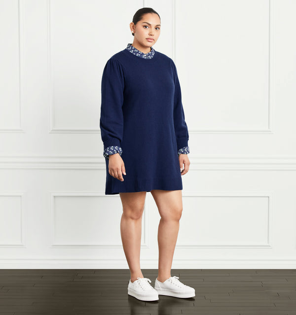 Stephanie wears a size XL in the Navy Merino Wool color:navy merino wool 