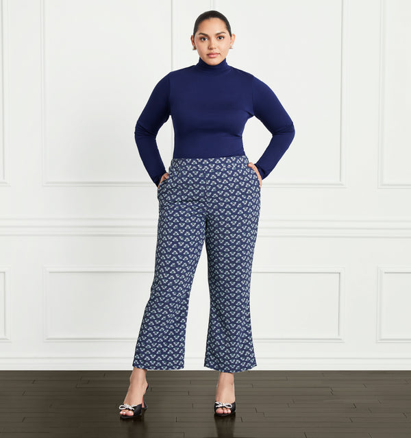 Stephanie wears a size XL in the Posy Navy Crepe color:posy navy crepe