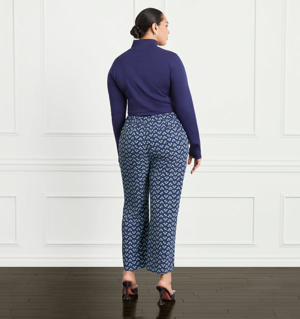 Stephanie wears a size XL in the Posy Navy Crepe color:posy navy crepe
