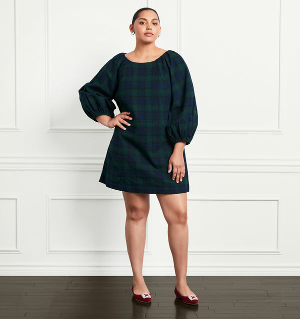 Stephanie wears a size XL in the Blackwatch Tartan color:Blackwatch Tartan