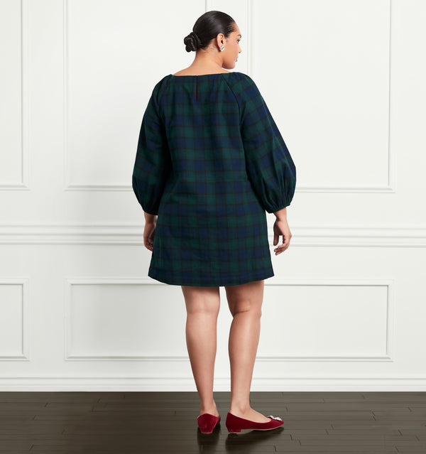 Stephanie wears a size XL in the Blackwatch Tartan color:Blackwatch Tartan