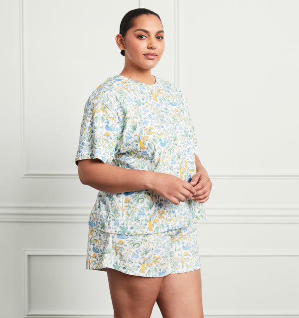 Stephanie wears a size XL in the Multi Sherwood Forest color:multi sherwood forest 