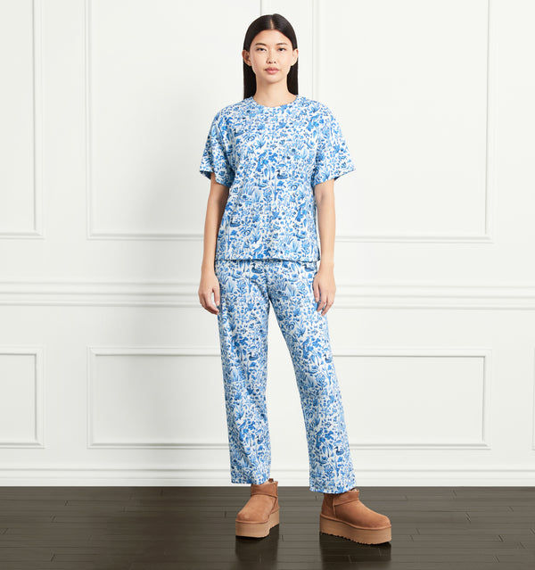 Sophia wears a size XS in the Blue Sherwood Forest color:blue sherwood forest 