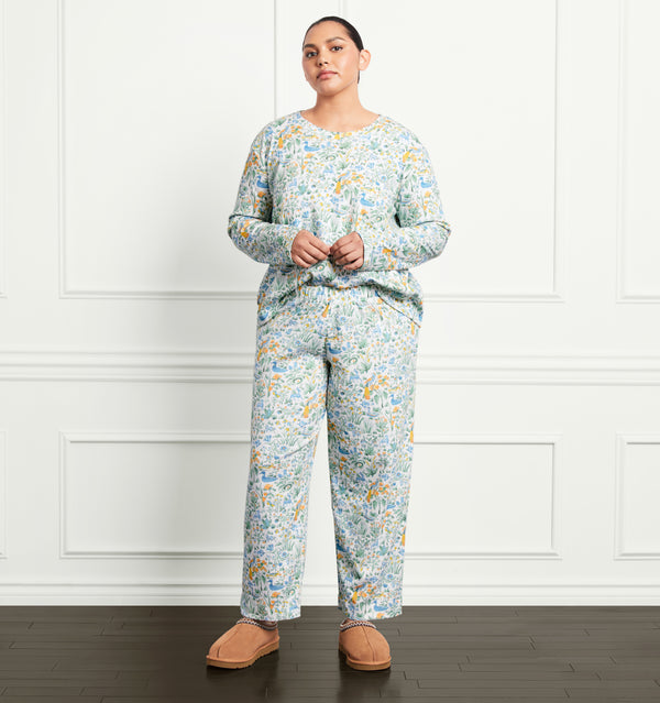 Stephanie wears a size XL in the Multi Sherwood Forest color:multi sherwood forest 
