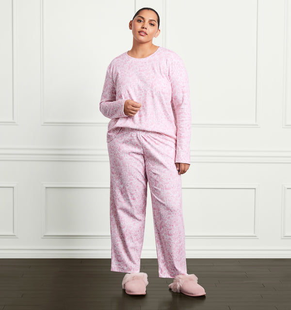 Stephanie wears a size XL in the Pink Sherwood Forest color:pink sherwood forest 