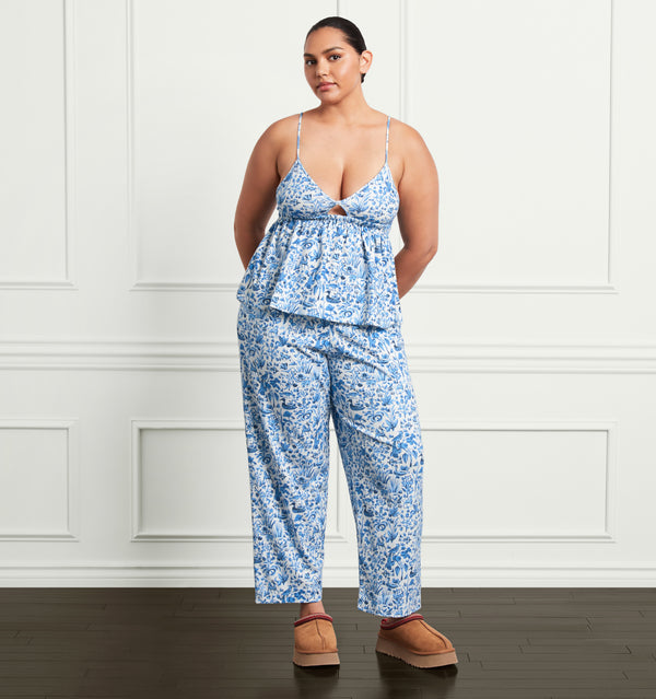 Stephanie wears a size XL in the Blue Sherwood Forest color:blue sherwood forest 