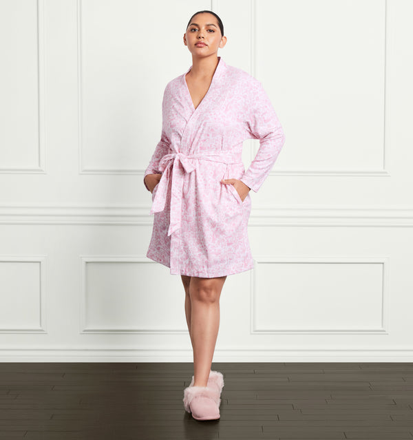 Stephanie wears a size XL in the Pink Sherwood Forest color:pink sherwood forest 