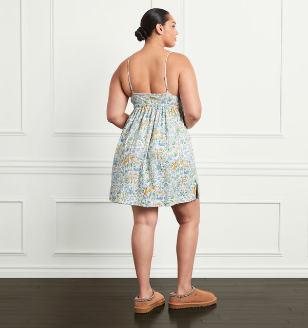 Stephanie wears a size XL in the Multi Sherwood Forest color:multi sherwood forest 