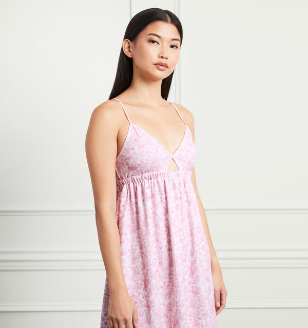Sophia wears a size XS in the Pink Sherwood Forest color:pink sherwood forest 
