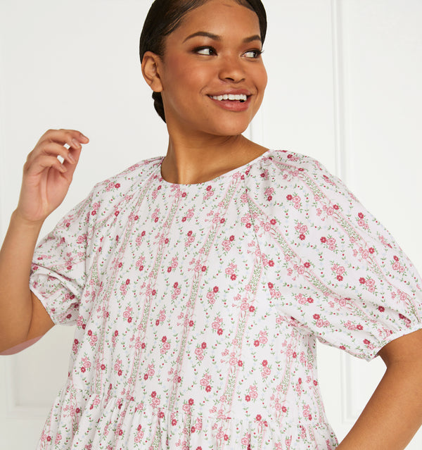 Jasmin wears a M in the Pink Vine Stripe Cotton color:Pink Vine Stripe Cotton