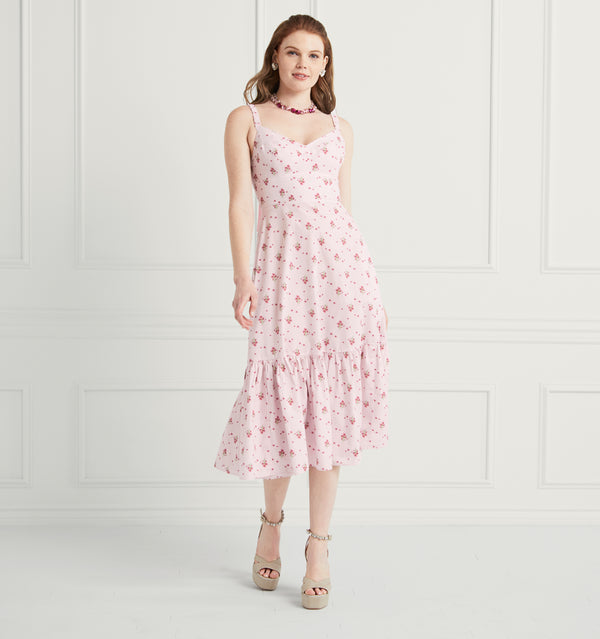Savannah wears a XS in the Pink Ditsy Cotton color:pink ditsy cotton